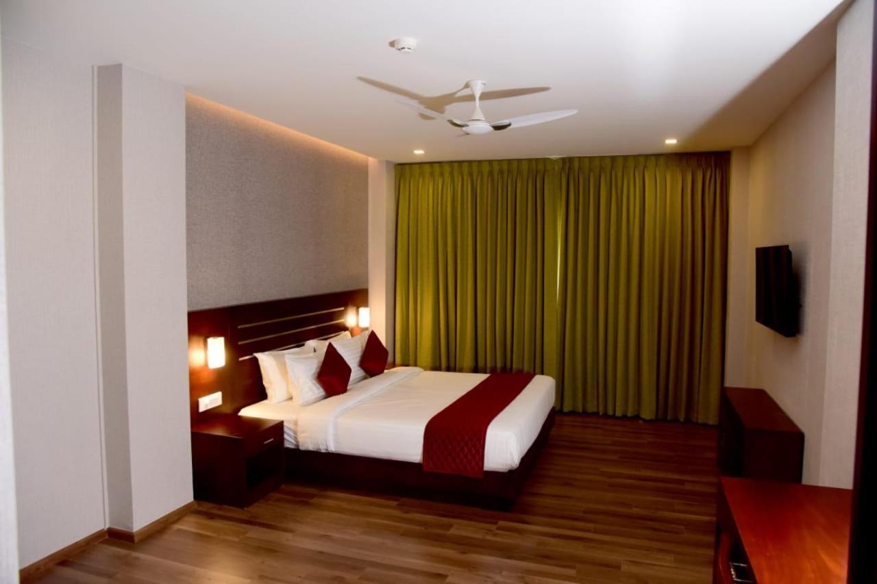 Hotel Emerald Palace Kottiyam Buitenkant foto