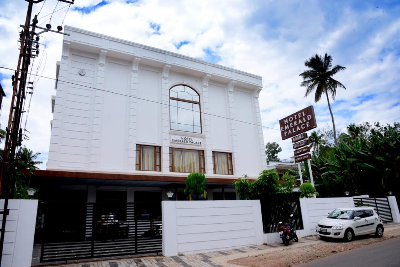 Hotel Emerald Palace Kottiyam Buitenkant foto